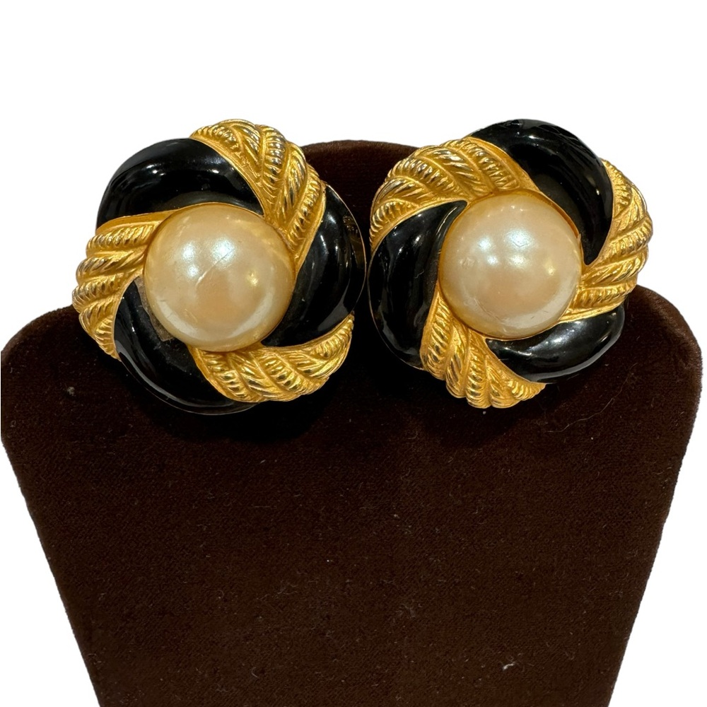 Classic faux enamel, gold and pearl earrings. Clip on. GUC.